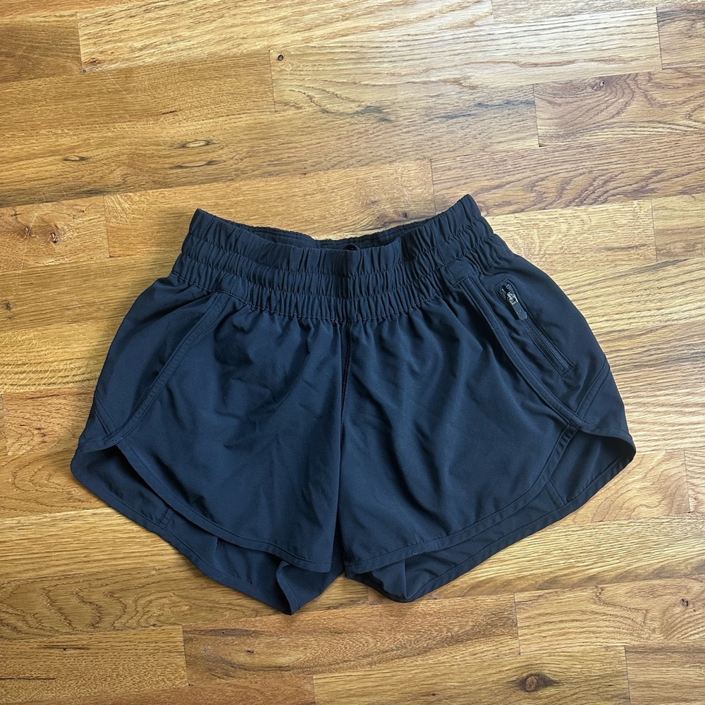 Lululemon black shorts! 4”